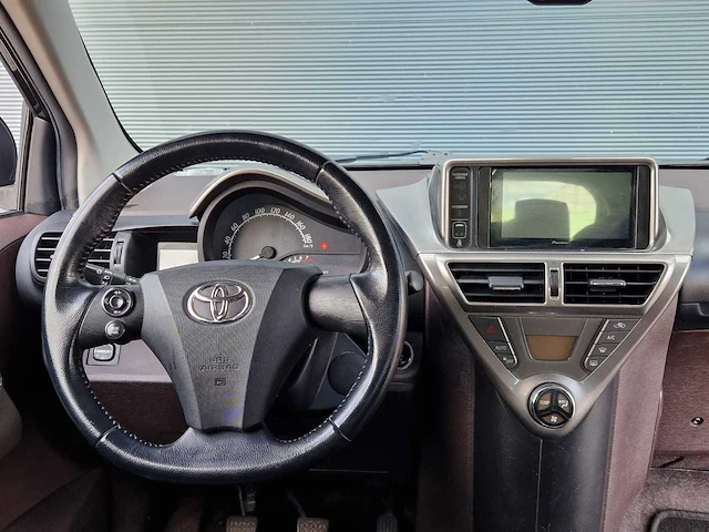 Toyota - 2009 - iq - 1.0 vvti aspiration - 45-hpd-3 - afbeelding 17 van  24