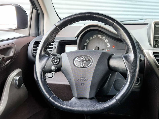 Toyota - 2009 - iq - 1.0 vvti aspiration - 45-hpd-3 - afbeelding 18 van  24