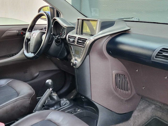 Toyota - 2009 - iq - 1.0 vvti aspiration - 45-hpd-3 - afbeelding 20 van  24