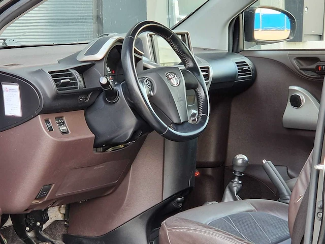 Toyota - 2009 - iq - 1.0 vvti aspiration - 45-hpd-3 - afbeelding 16 van  24