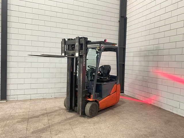Toyota - 2012 - 8 fbekt 16 - vorkheftruck - afbeelding 12 van  18