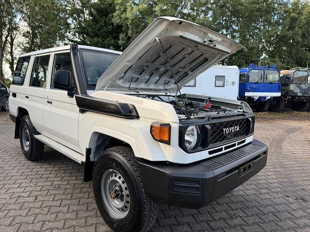 Toyota - 2025 - hzj78 - personenauto - afbeelding 2 van  29