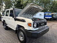 Toyota - 2025 - hzj78 - personenauto - afbeelding 2 van  29