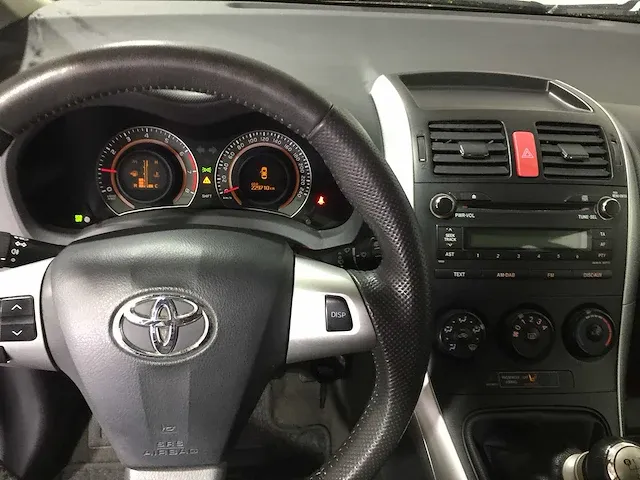 Toyota - auris - 1.3 comfort - 81-ltd-7 - afbeelding 2 van  18