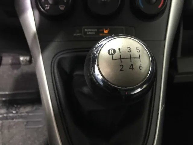 Toyota - auris - 1.3 comfort - 81-ltd-7 - afbeelding 5 van  18