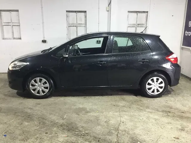 Toyota - auris - 1.3 comfort - 81-ltd-7 - afbeelding 11 van  18