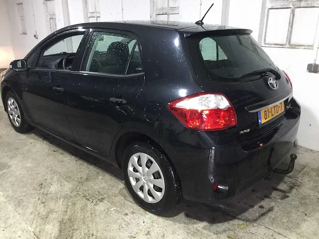 Toyota - auris - 1.3 comfort - 81-ltd-7 - afbeelding 12 van  18