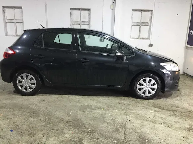 Toyota - auris - 1.3 comfort - 81-ltd-7 - afbeelding 15 van  18