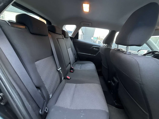 Toyota - auris - 1.8 hybrid aspiration - car - 2013 - afbeelding 16 van  25