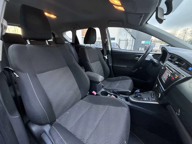 Toyota - auris - 1.8 hybrid aspiration - car - 2013 - afbeelding 17 van  25