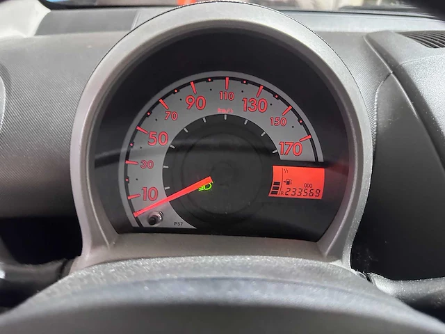 Toyota - aygo - 1.0-12v + - 68-zn-lx - afbeelding 3 van  18