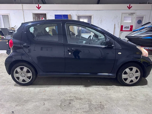 Toyota - aygo - 1.0-12v + - 68-zn-lx - afbeelding 15 van  18