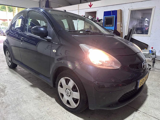 Toyota - aygo - 1.0-12v + - 68-zn-lx - afbeelding 16 van  18
