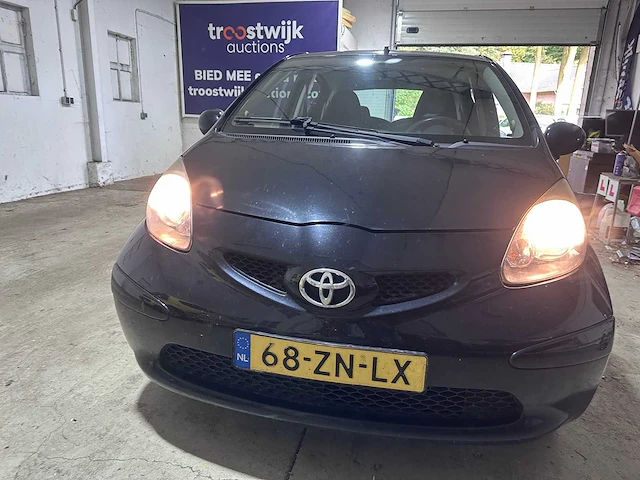 Toyota - aygo - 1.0-12v + - 68-zn-lx - afbeelding 17 van  18