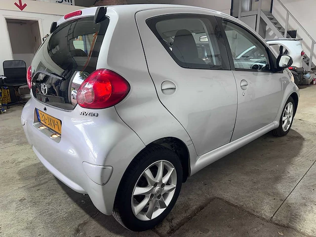 Toyota - aygo - 1.0-12v comfort - 32-jxv-1 - afbeelding 16 van  20
