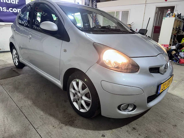 Toyota - aygo - 1.0-12v comfort - 32-jxv-1 - afbeelding 17 van  20