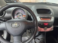 Toyota - aygo - 1.0-12v cool - 86-pld-5 - afbeelding 2 van  17