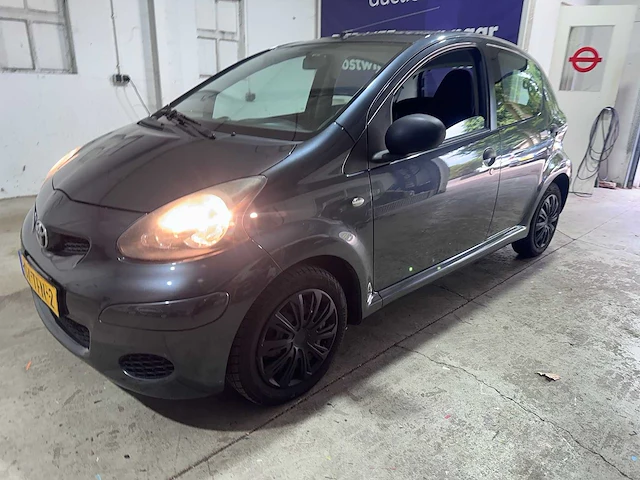 Toyota - aygo - 1.0-12v now - 07-tfn-2 - afbeelding 1 van  17