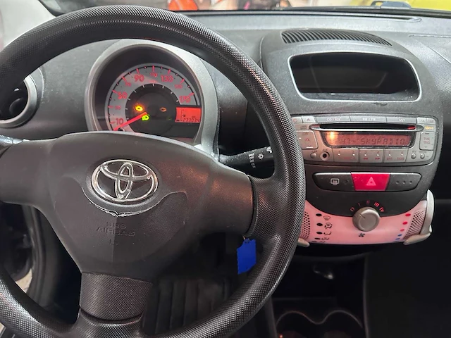 Toyota - aygo - 1.0 vvt-i access - 01-zdk-1 - afbeelding 2 van  17