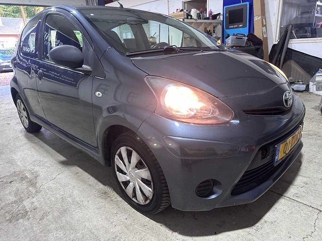 Toyota - aygo - 1.0 vvt-i access - 01-zdk-1 - afbeelding 15 van  17