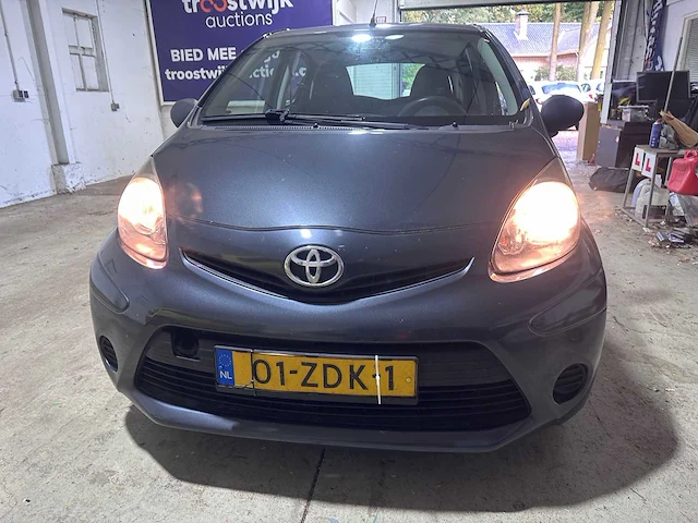 Toyota - aygo - 1.0 vvt-i access - 01-zdk-1 - afbeelding 16 van  17