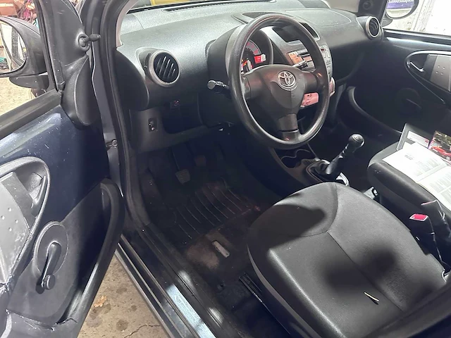 Toyota - aygo - 1.0 vvt-i access - 01-zdk-1 - afbeelding 17 van  17