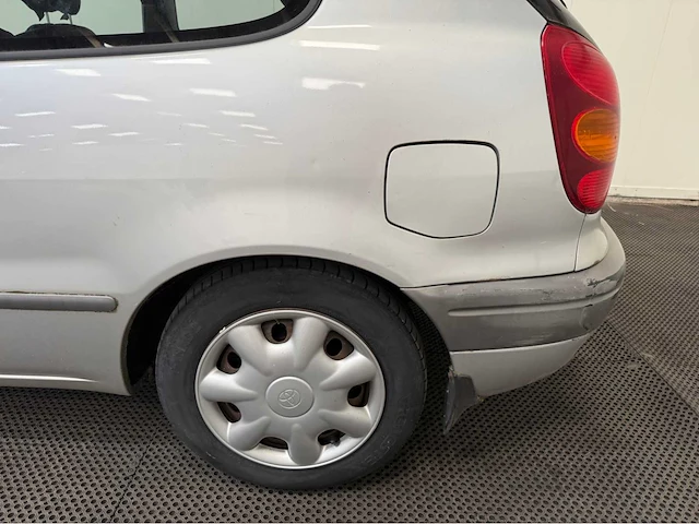 Toyota - corolla - personenauto - 1999 - afbeelding 10 van  26