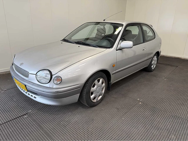 Toyota - corolla - personenauto - 1999 - afbeelding 1 van  26