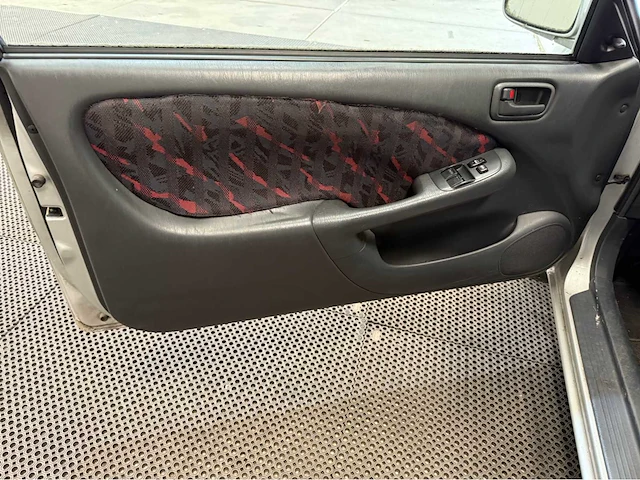 Toyota - corolla - personenauto - 1999 - afbeelding 18 van  26