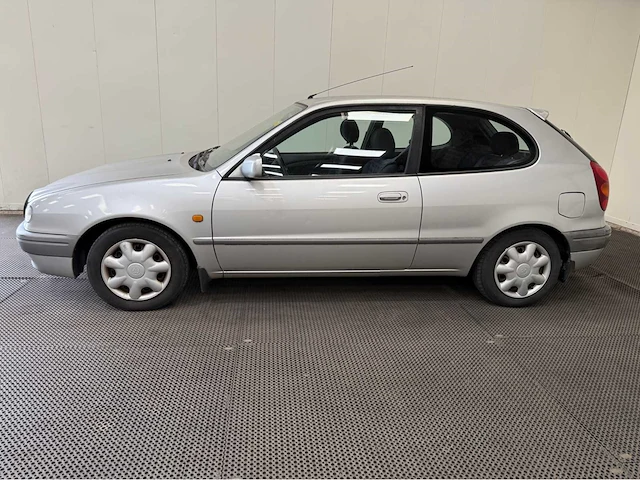 Toyota - corolla - personenauto - 1999 - afbeelding 12 van  26