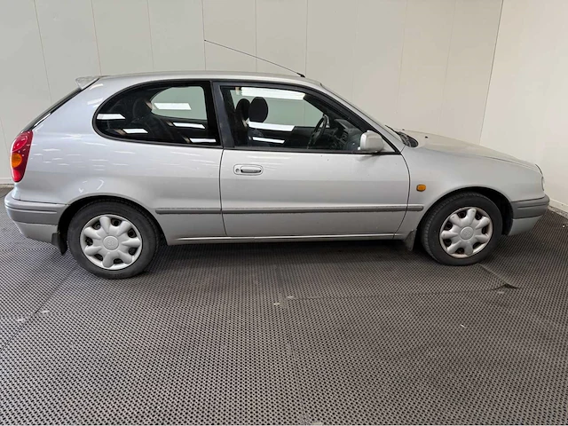 Toyota - corolla - personenauto - 1999 - afbeelding 20 van  26