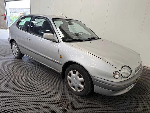 Toyota - corolla - personenauto - 1999 - afbeelding 22 van  26