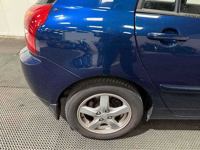 Toyota - corolla - personenauto - 2004 - afbeelding 14 van  25