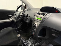 Toyota - daihatsu - charade - personenauto - 2011 - afbeelding 2 van  29