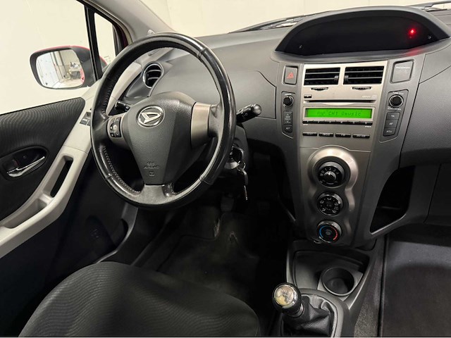 Toyota - daihatsu - charade - personenauto - 2011 - afbeelding 4 van  29