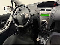 Toyota - daihatsu - charade - personenauto - 2011 - afbeelding 4 van  29