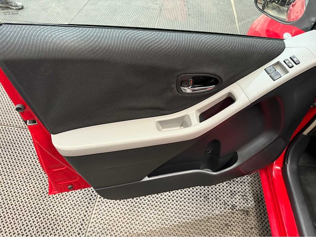 Toyota - daihatsu - charade - personenauto - 2011 - afbeelding 9 van  29