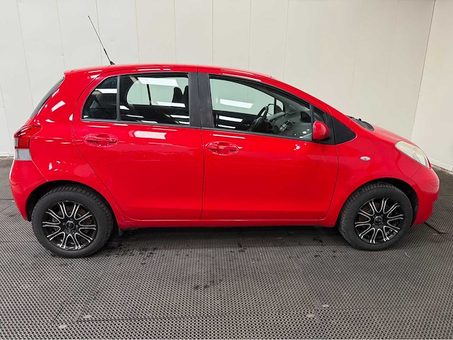 Toyota - daihatsu - charade - personenauto - 2011 - afbeelding 25 van  29