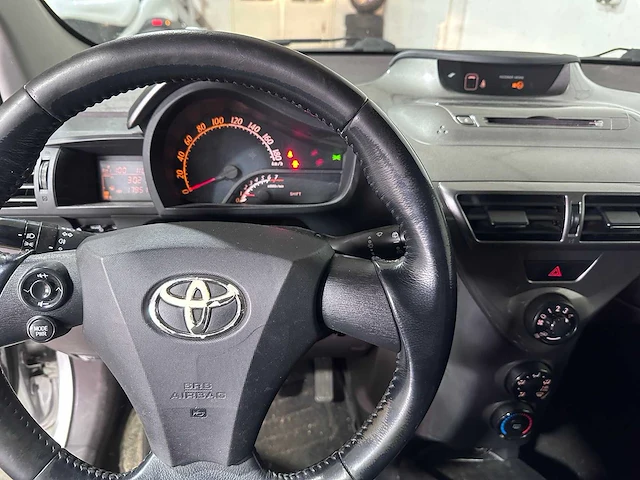 Toyota - iq - 1.0 vvti black edit. - kb-742-g - afbeelding 2 van  19