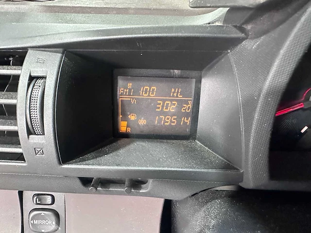 Toyota - iq - 1.0 vvti black edit. - kb-742-g - afbeelding 3 van  19
