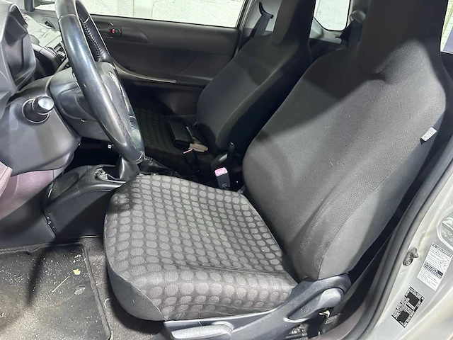 Toyota - iq - 1.0 vvti black edit. - kb-742-g - afbeelding 7 van  19