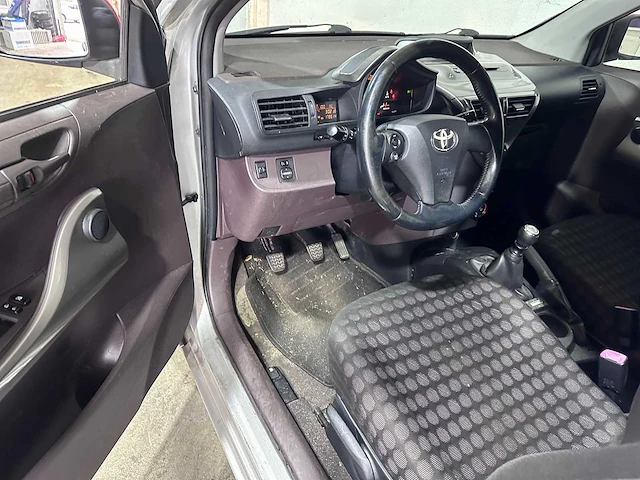 Toyota - iq - 1.0 vvti black edit. - kb-742-g - afbeelding 19 van  19