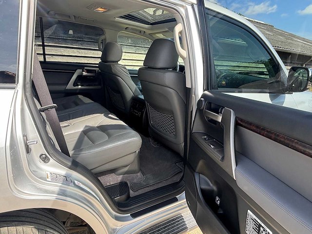 Toyota - land cruiser v8 - 4.5 d-4d v8 exec. 7p. - car - 2012 - afbeelding 31 van  40