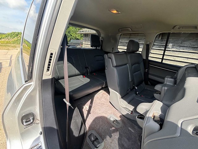Toyota - land cruiser v8 - 4.5 d-4d v8 exec. 7p. - car - 2012 - afbeelding 33 van  40