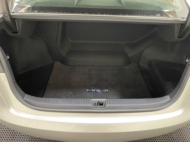 Toyota - mirai - waterstof - fuel-cell - personenauto - 2018 - afbeelding 13 van  26