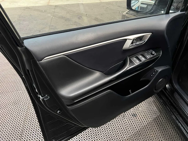 Toyota - mirai - waterstofauto - personenauto - 2017 - afbeelding 2 van  31