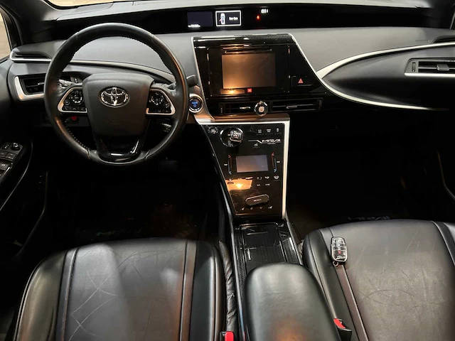 Toyota - mirai - waterstofauto - personenauto - 2017 - afbeelding 5 van  31