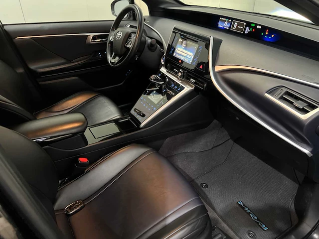Toyota - mirai - waterstofauto - personenauto - 2017 - afbeelding 6 van  31