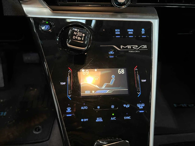 Toyota - mirai - waterstofauto - personenauto - 2017 - afbeelding 8 van  31