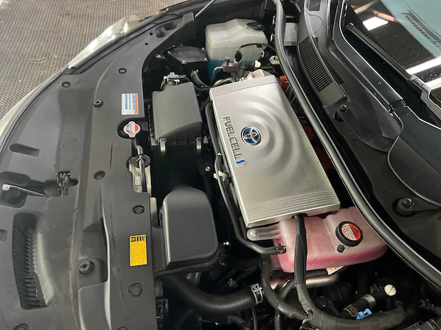 Toyota - mirai - waterstofauto - personenauto - 2017 - afbeelding 20 van  31